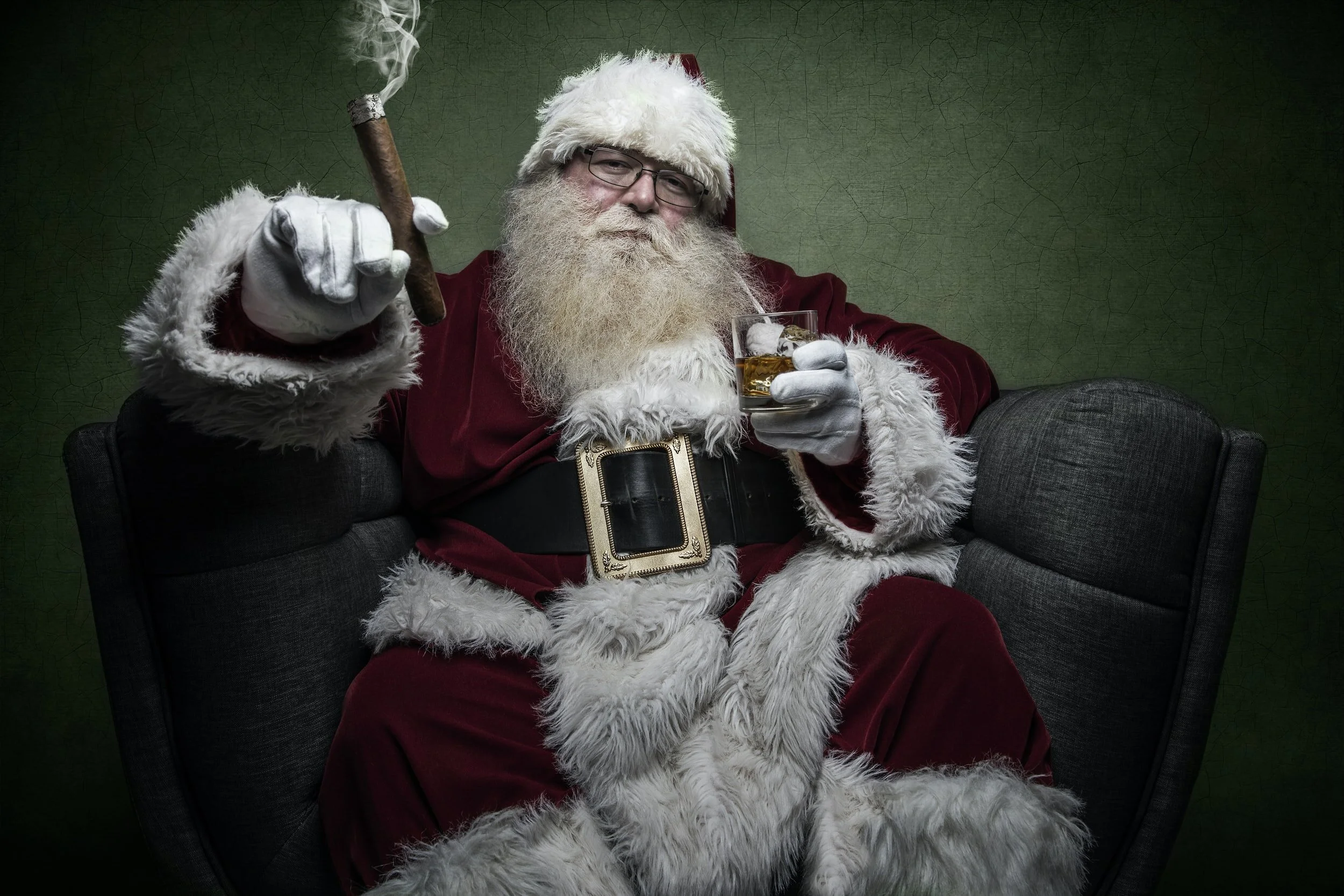 Could You Spot a Fake Story From a Fake Santa? 