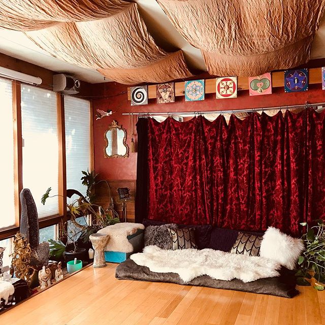 ✨🌹Temple vibes🌹✨
.
Red curtains for when a wall of mirrors is just a wee too invasive... 😆
.
Nearly 9 months ago I gave birth to my daughter in this sacred space. The curtains were closed, and I left them closed for a few months in honor of our 4th Trimester time of nesting and inner communion. Opening the curtains was done with ritual intention, aware that the woman I would see in the reflection was not the woman I saw before. That life and my dance was opening into a definitive new chapter after this second motherhood initiation.
.
I can’t imagine my life without the sacrosanct cauldron of ongoing ritual. The act of intention manifest, the science of magic, the recognition and honoring of cycles, the bookmarks within a multidimensional hero’s journey. Ritual and ceremony is not just for weddings and graduations. It is something we can create for ourselves and our families in any timeless moment, until life itself becomes one ongoing ritual of Beauty in all its colors. ♥️🌹♥️
.
.
Thank you @golddustgoods for the gift of these beautiful red curtains! ♥️
.
.
.
.
.
.
#ritual #templelife #dakinirosegardens #postpartumjourney #childbirthinitiation #naturalbirth #homebirth #ritualmagic #dancetemple #templedancer #yogamom #powerofprayer #beautyway