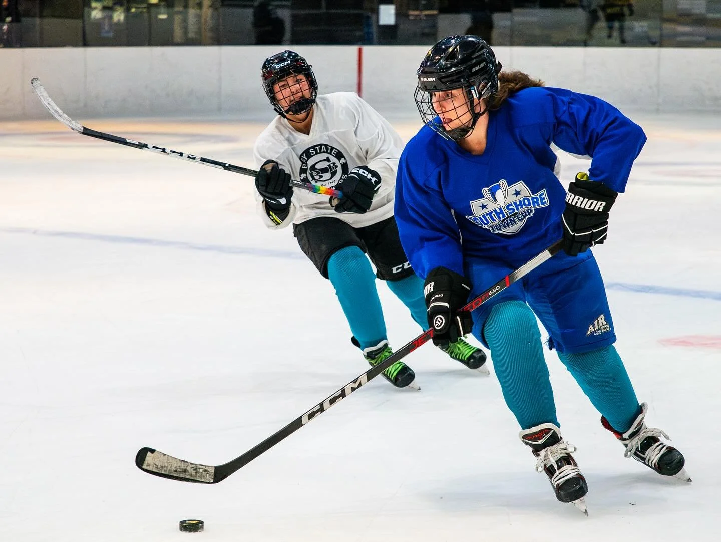 Aaaaand returning players are back on the ice, too! Just the beginning of another fun season. Check us out every Monday at Prospect Park. 

#womenshockey