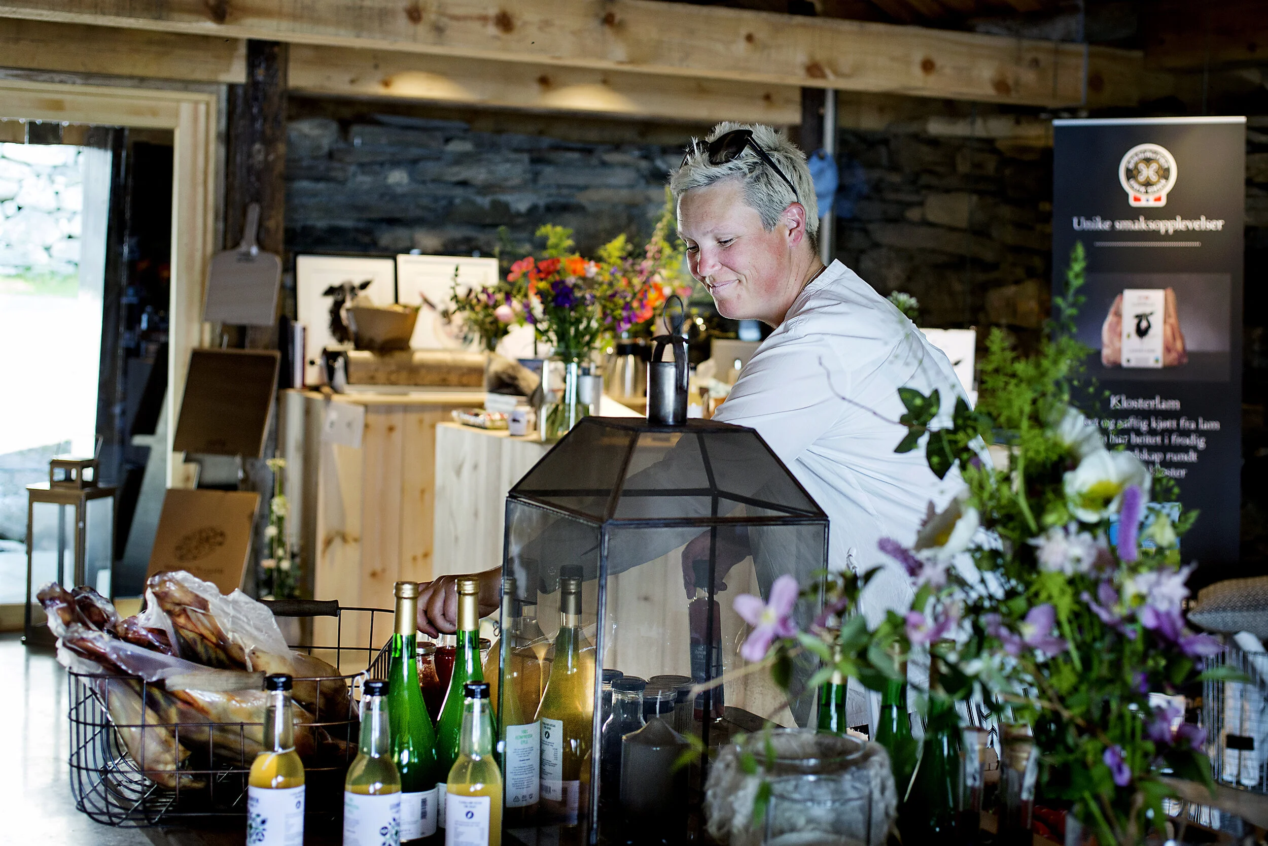 Sommeråpent i gardsutsalget på Utstein
