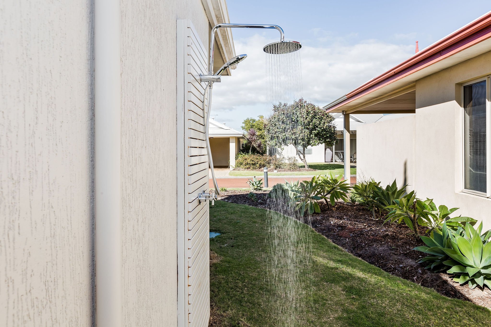 GeoCove_House3_May22_OutdoorShower-1.jpg