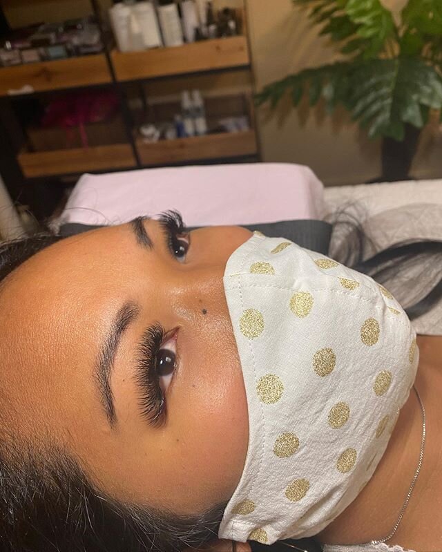 Beautiful cat eye for this girl today🌷 &bull;
&bull;
&bull;
&bull;
&bull;
&bull;
&bull;
&bull;
&bull; #lashes #extensions #lashextensions #facial #esthetician #seattle #seattlespa #wallingford #localbusinesses #smallbusinesssupport #popular #explore