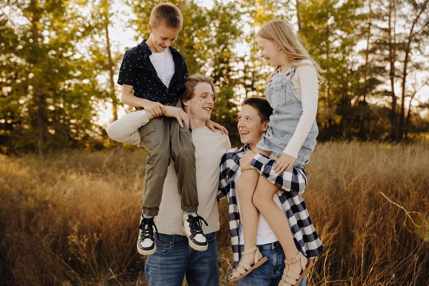 When your big brothers can carry you on their shoulders ❤️❤️
