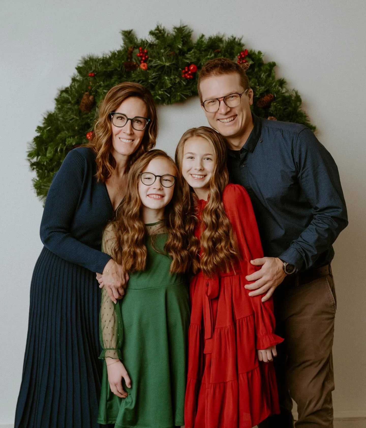 The cutest holiday family photo 🥰