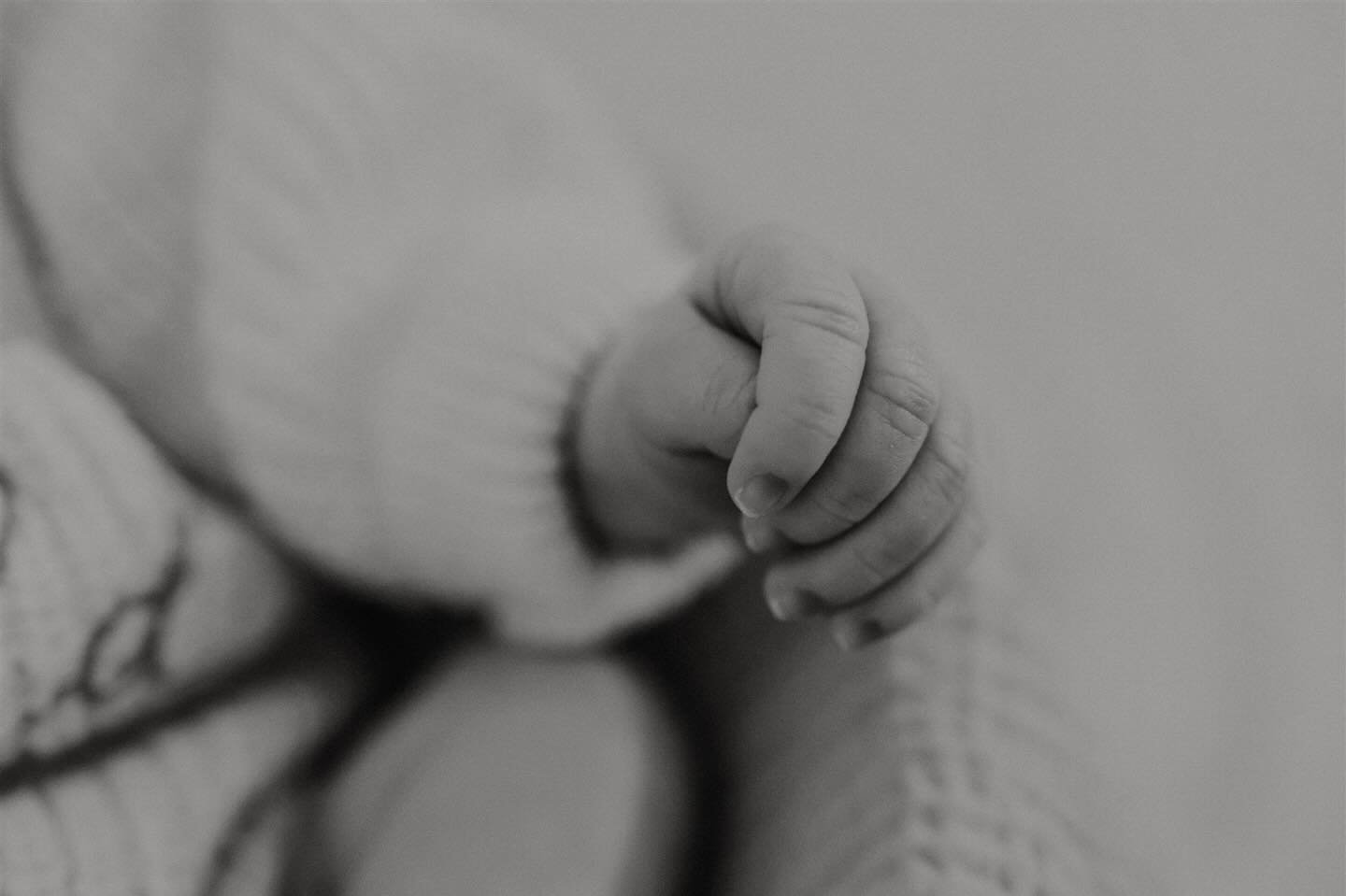 The sweetest baby hand 💕💕