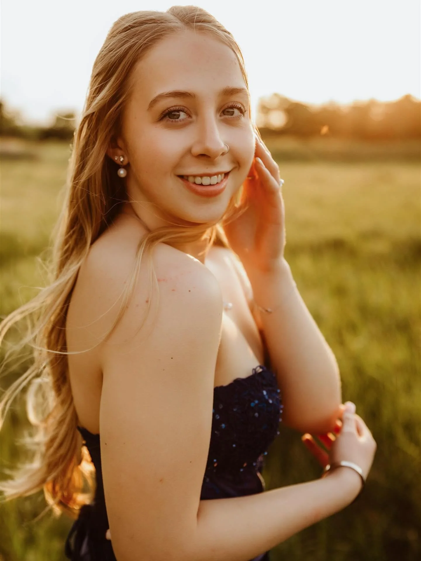 T minus one week until 2026 Grad Sessions begin!👩&zwj;🎓 👨&zwj;🎓 🎉 

#weyburnphotographer #gradphotographer #Weyburn #yqrphotographer #seniorphotography