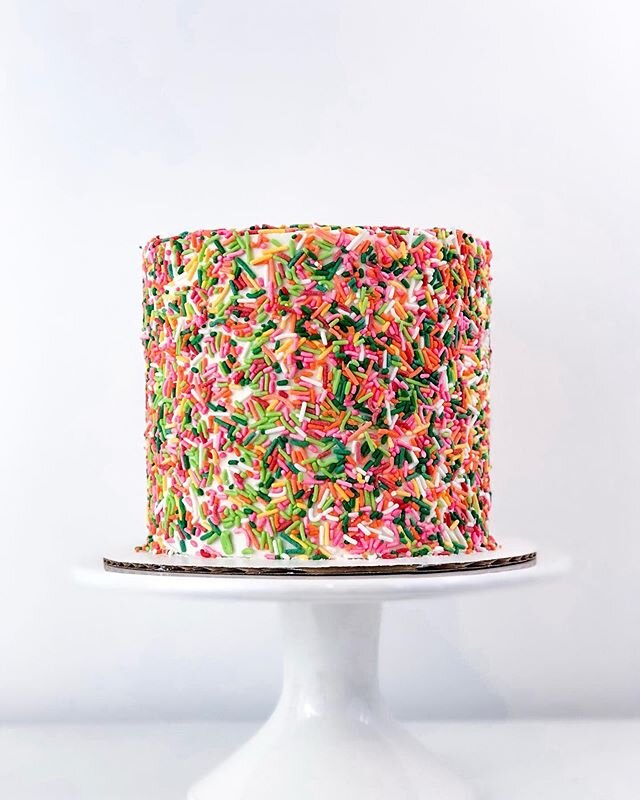 Keeping today simple, like this cake! Happy Sunday everyone!.
.
.
.
#simplecake #sprinklecake #cakesbyaubrey #watertowheatcakery #cake