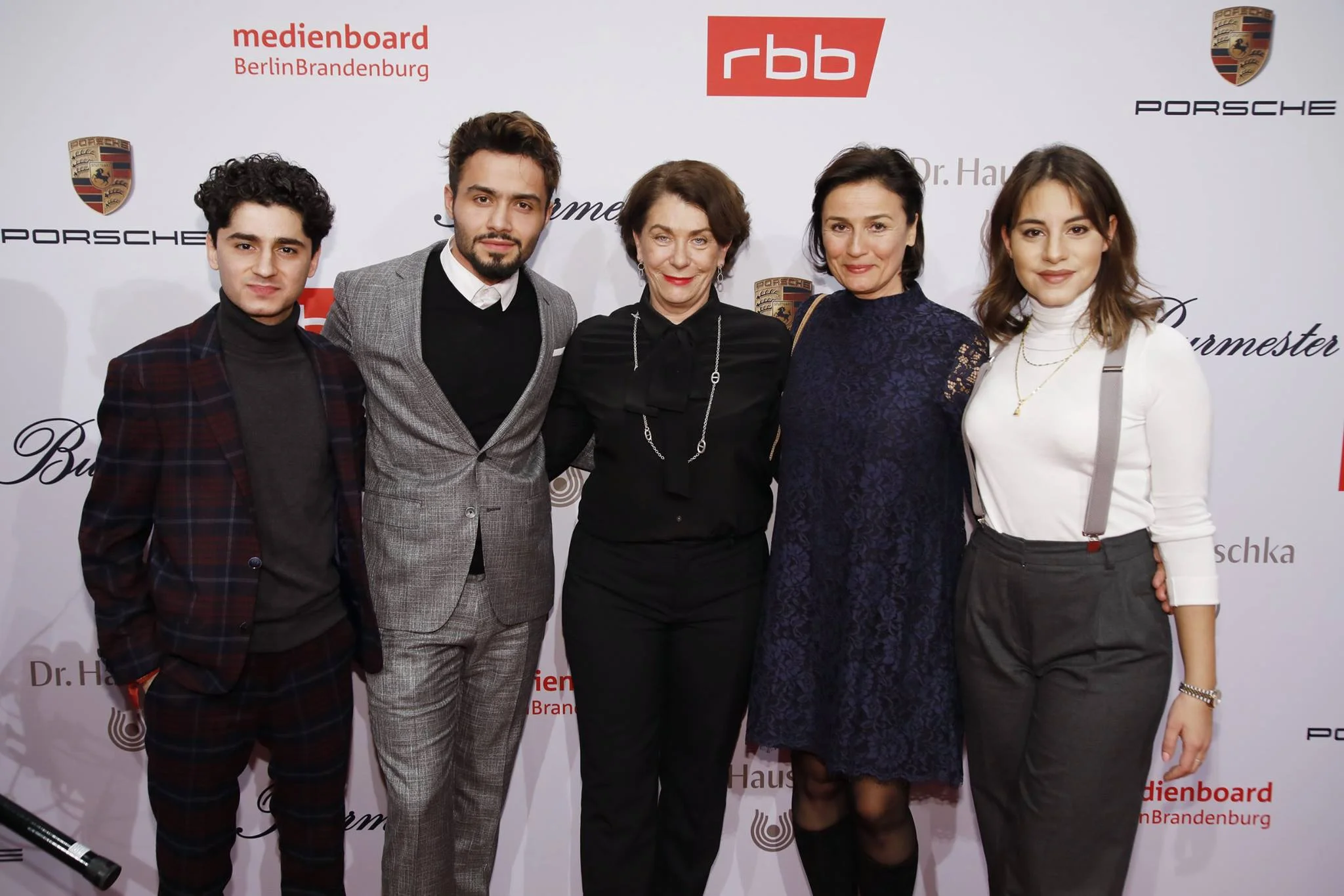 Nur eine Frau Cast.jpg