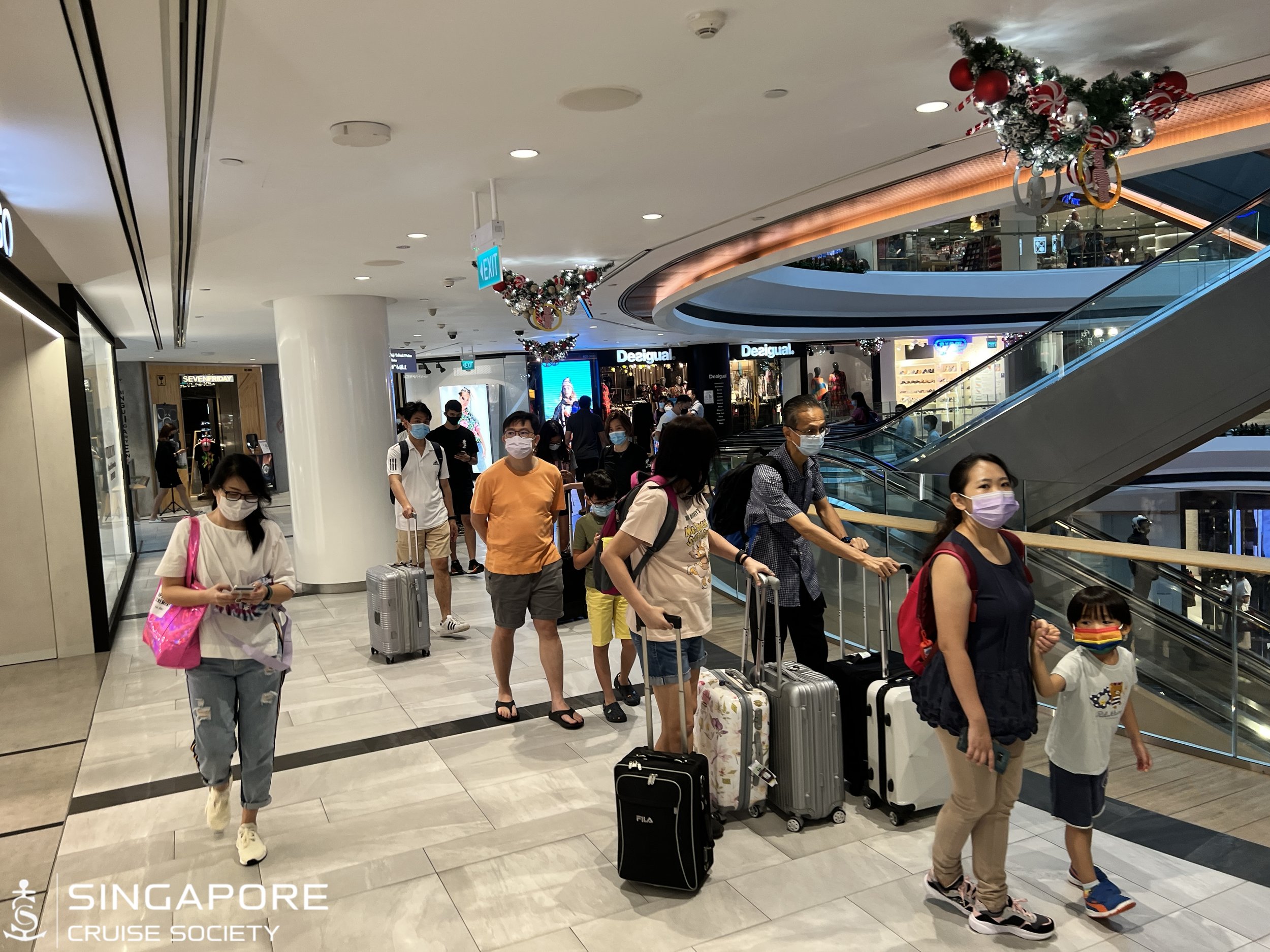 Queues around the Raffles City Shopping Mall PHOTO: SINGAPORE CRUISE SOCIETY 
