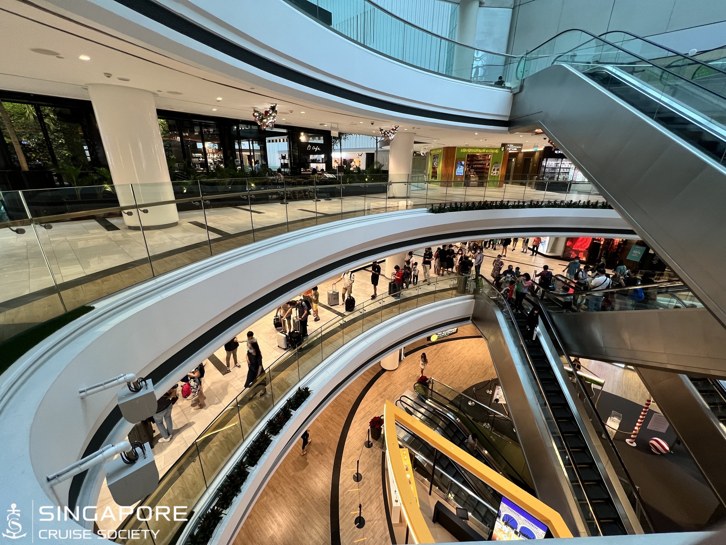 Queues around the Raffles City Shopping Mall PHOTO: SINGAPORE CRUISE SOCIETY