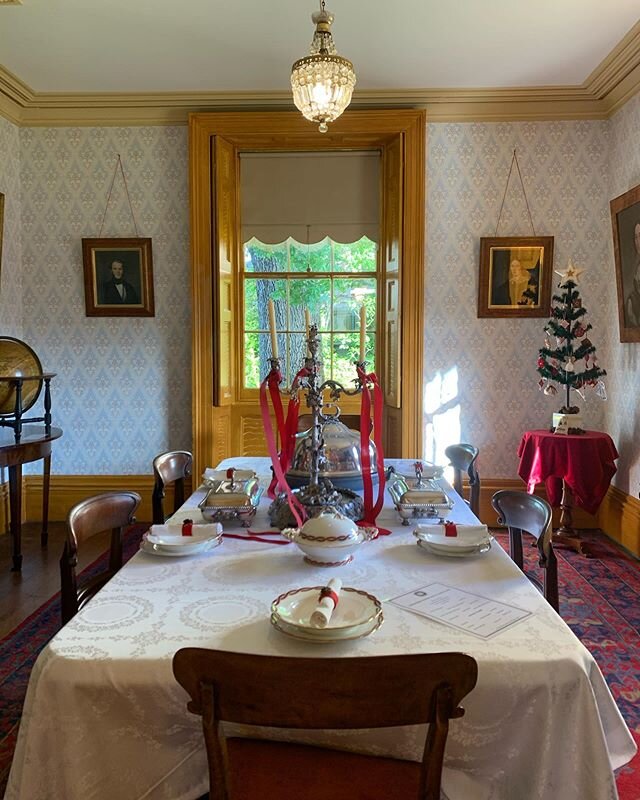 Tis the season to be jolly! The table is set and ready for Christmas. Come and discover Christmas at Narryna. 🏠🎄
.
.
#history #historichomes #narryna #hobart #museum #tasmania #christmastablesetting