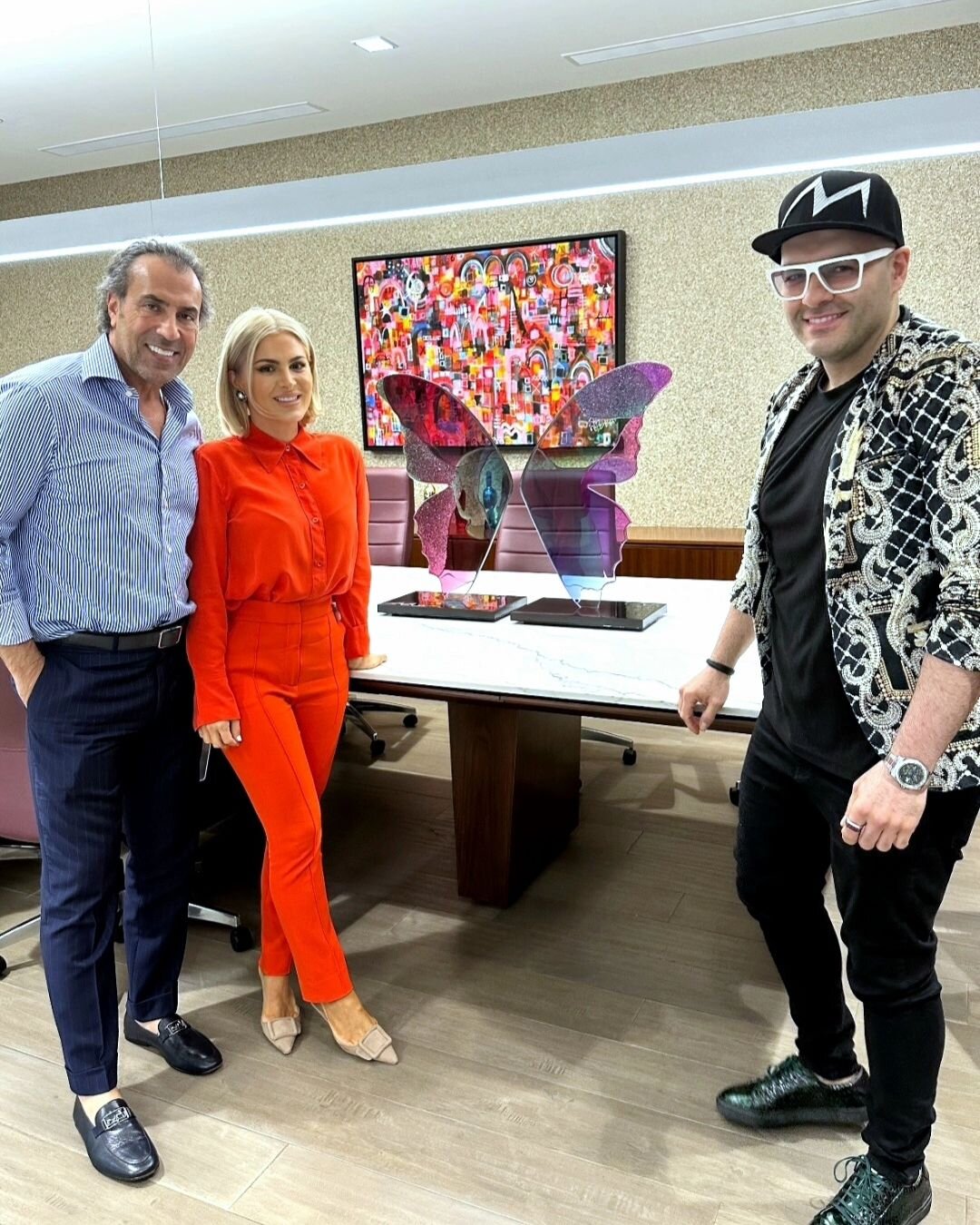 Always such an incredible time spending time with you guys. Super excited to add a vibrant sculpture to your stunning new project 🦋🌟
&bull;
#maxjamaliluxuryart #shomagroup #Miami #sculprure #design