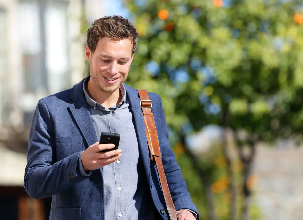 patient-viewing-the-app-on-his-mobile-i-screen-fixate.jpg