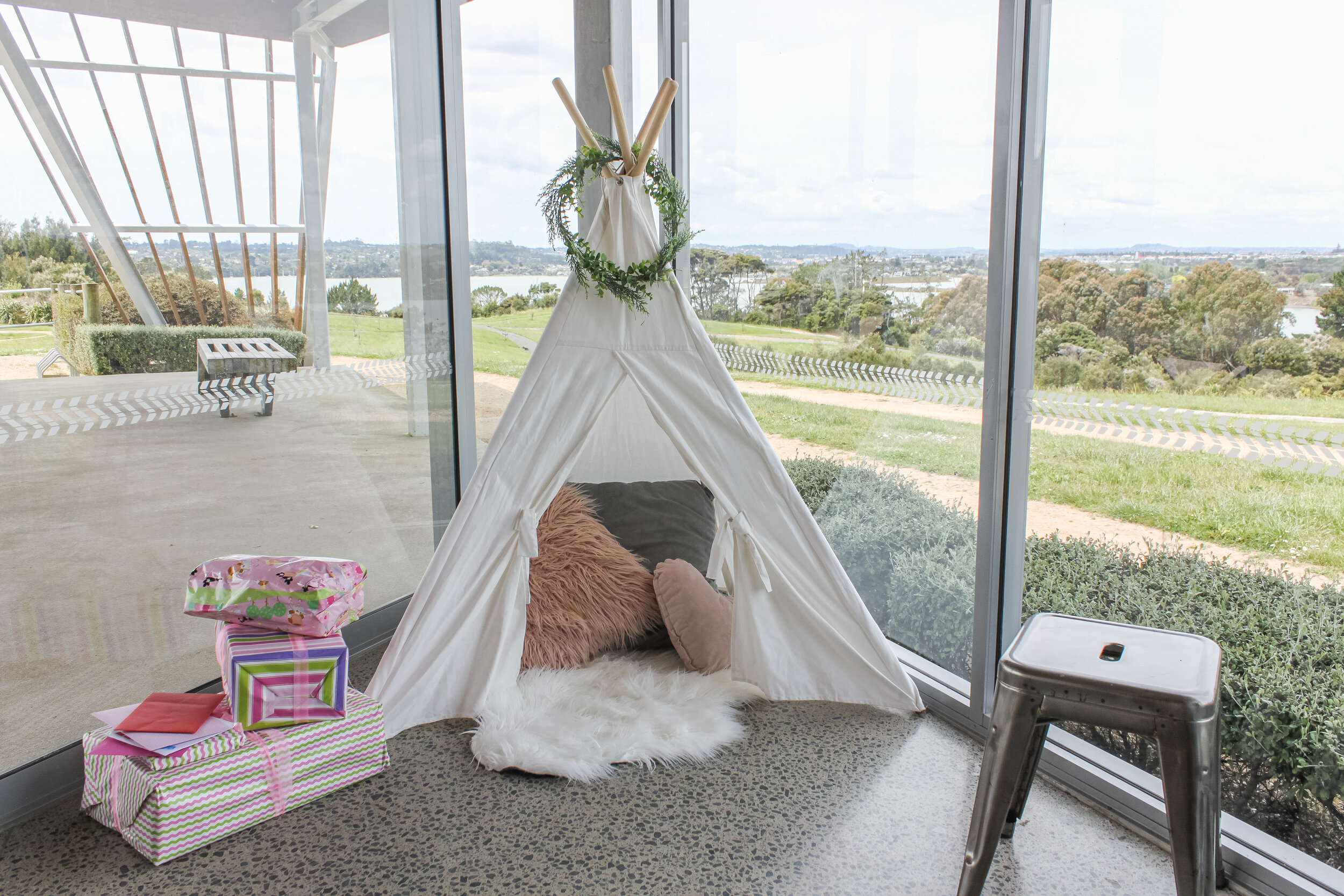 cake smash teepee.jpg