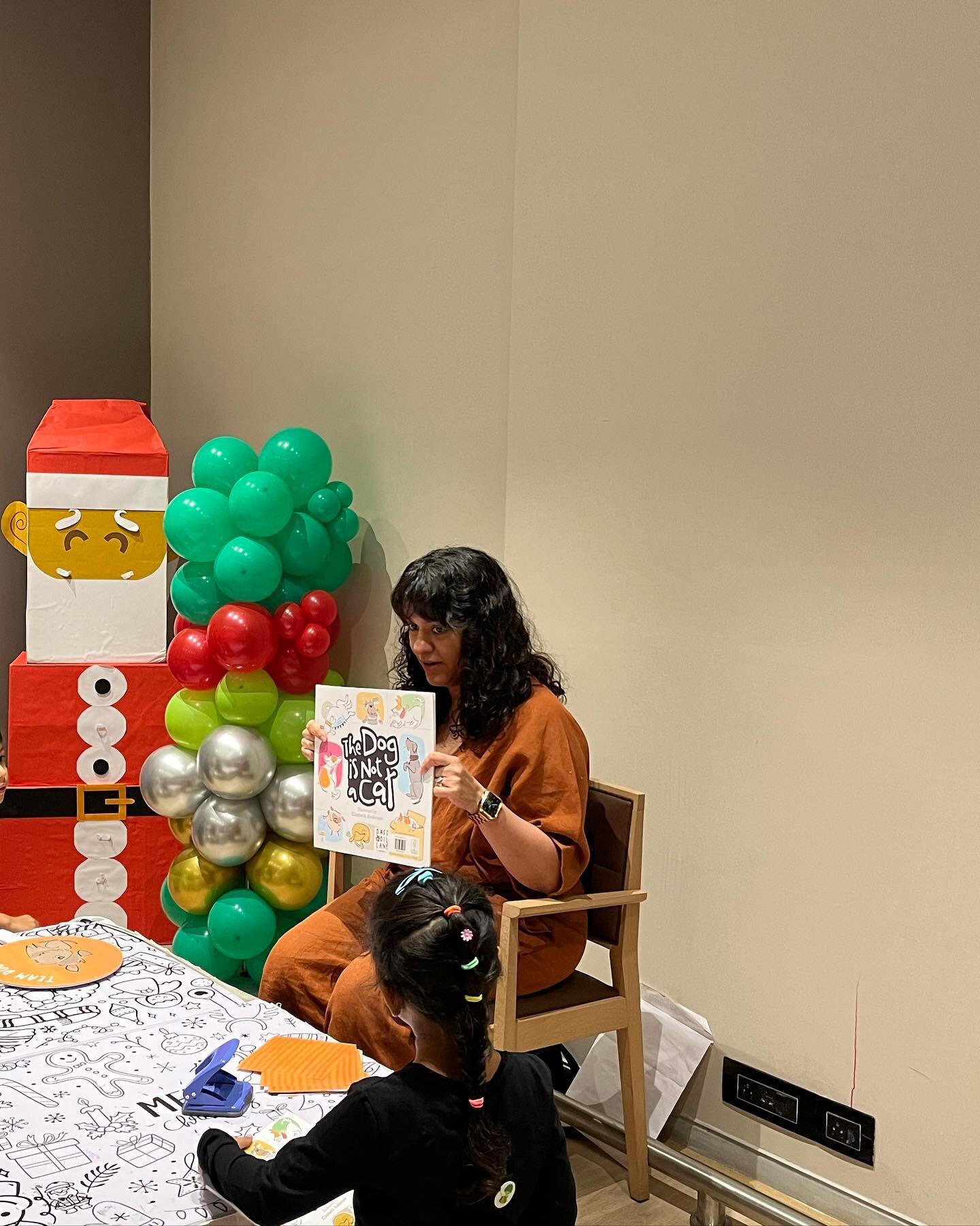 We were part of a lively Christmas Carnival at @thequorumclub this Saturday where @storytellermeg delighted her audience with a session on The Cat is Not A Dog, followed by some face painting and an origami activity! 🐶🐱