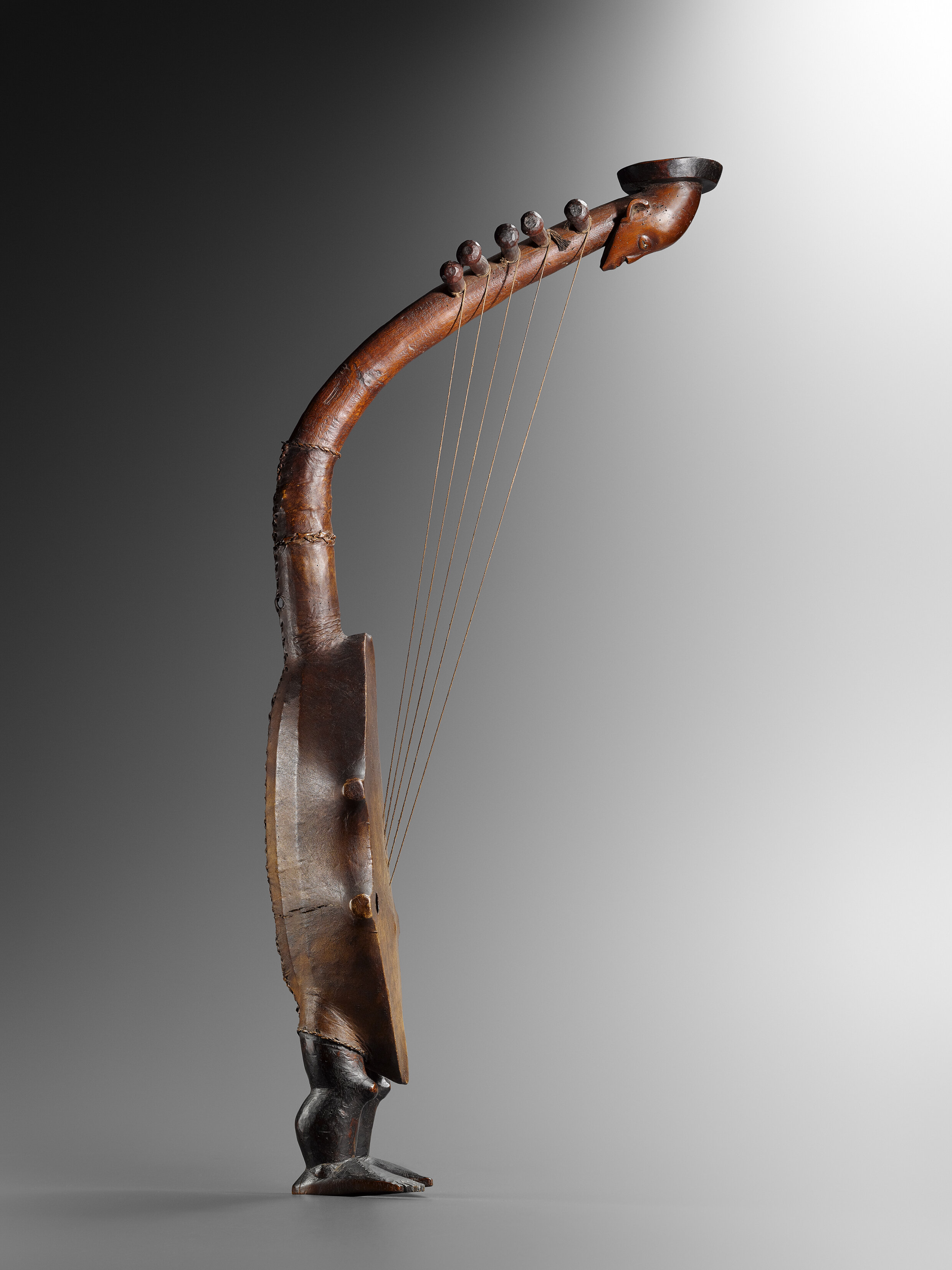 CLA Mangbetu harpe  121 _06 Dubois.jpg