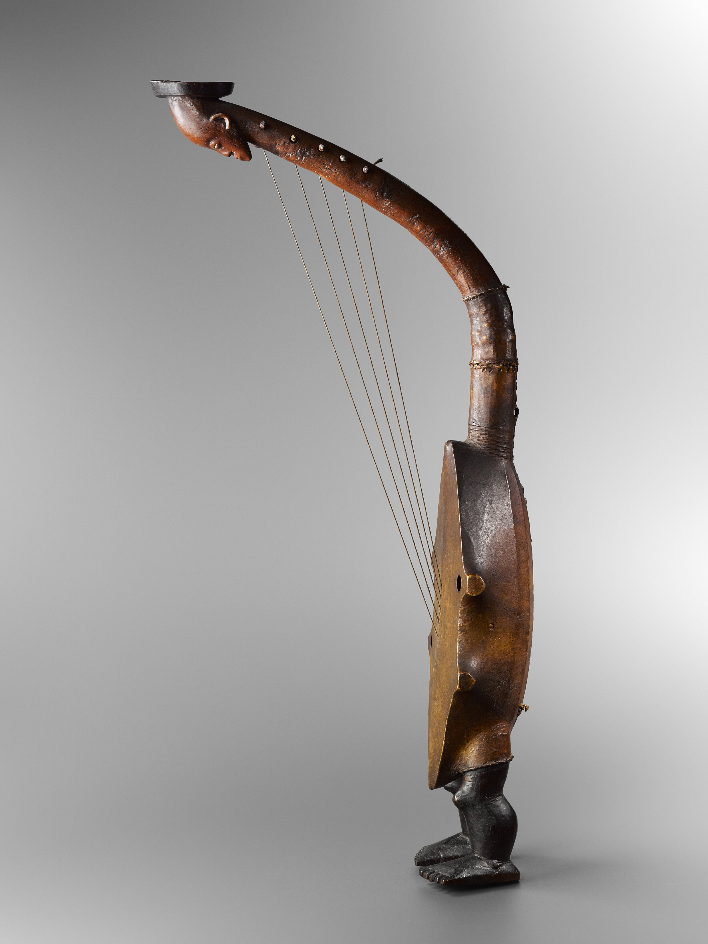 CLA Mangbetu harpe  122 _06 Dubois.jpg