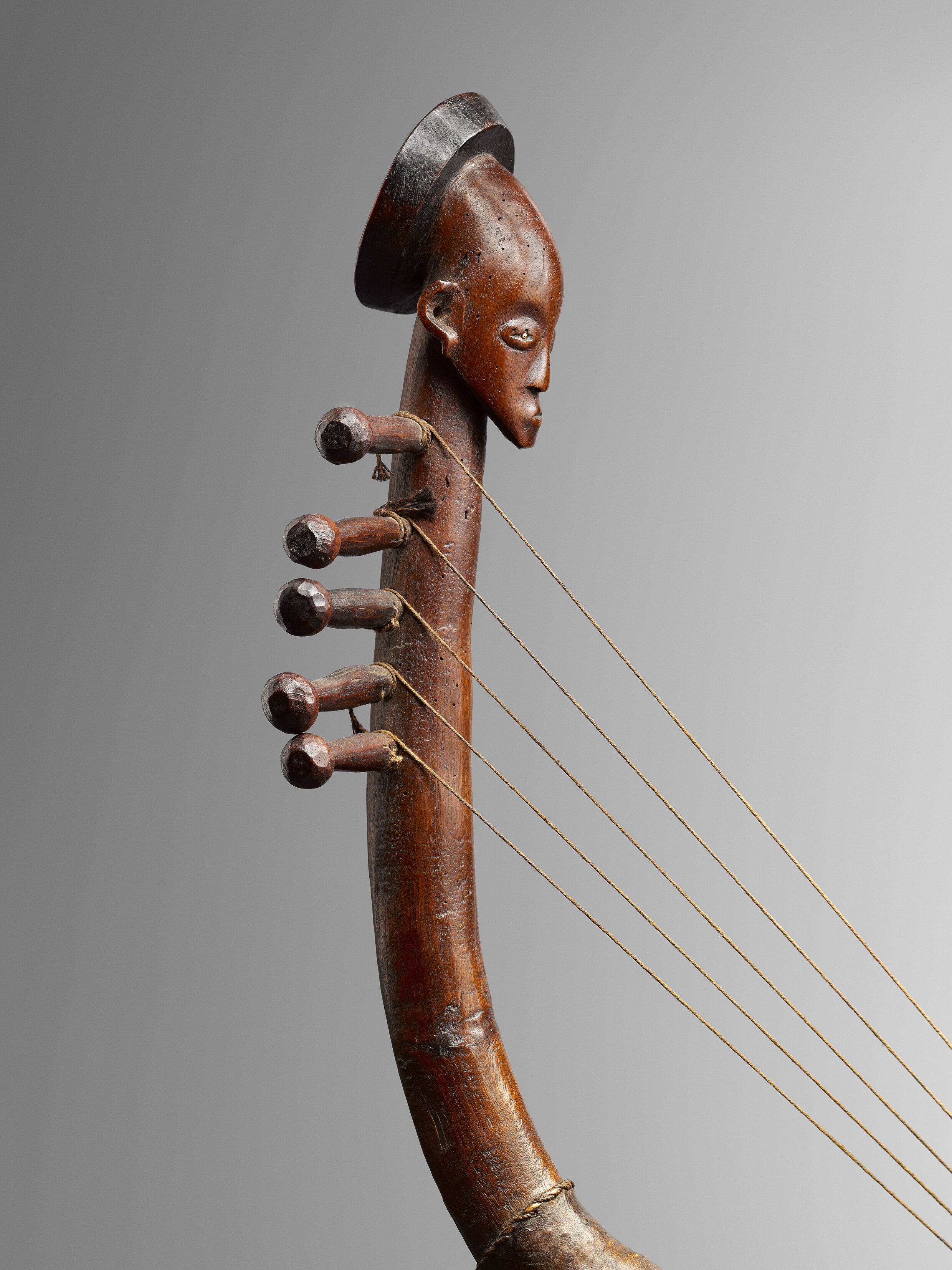 CLA Mangbetu harpe  128 _02 Dubois.jpg