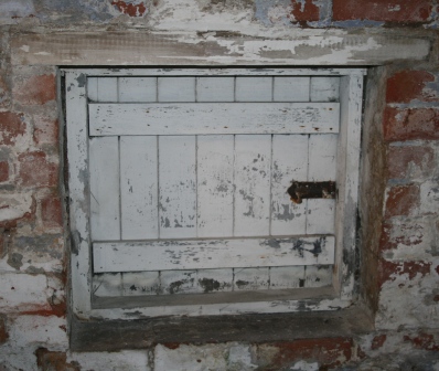 Escape hatch, 50-52 White Street