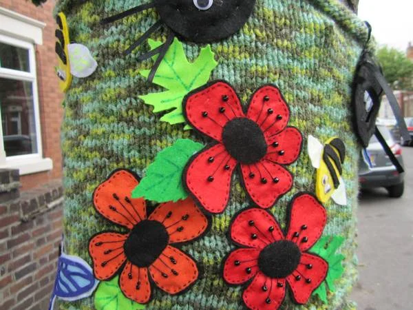 yarnbomb6.jpg