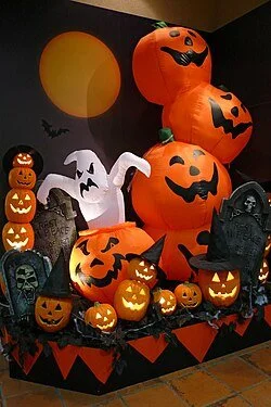 Halloween at Six Streets