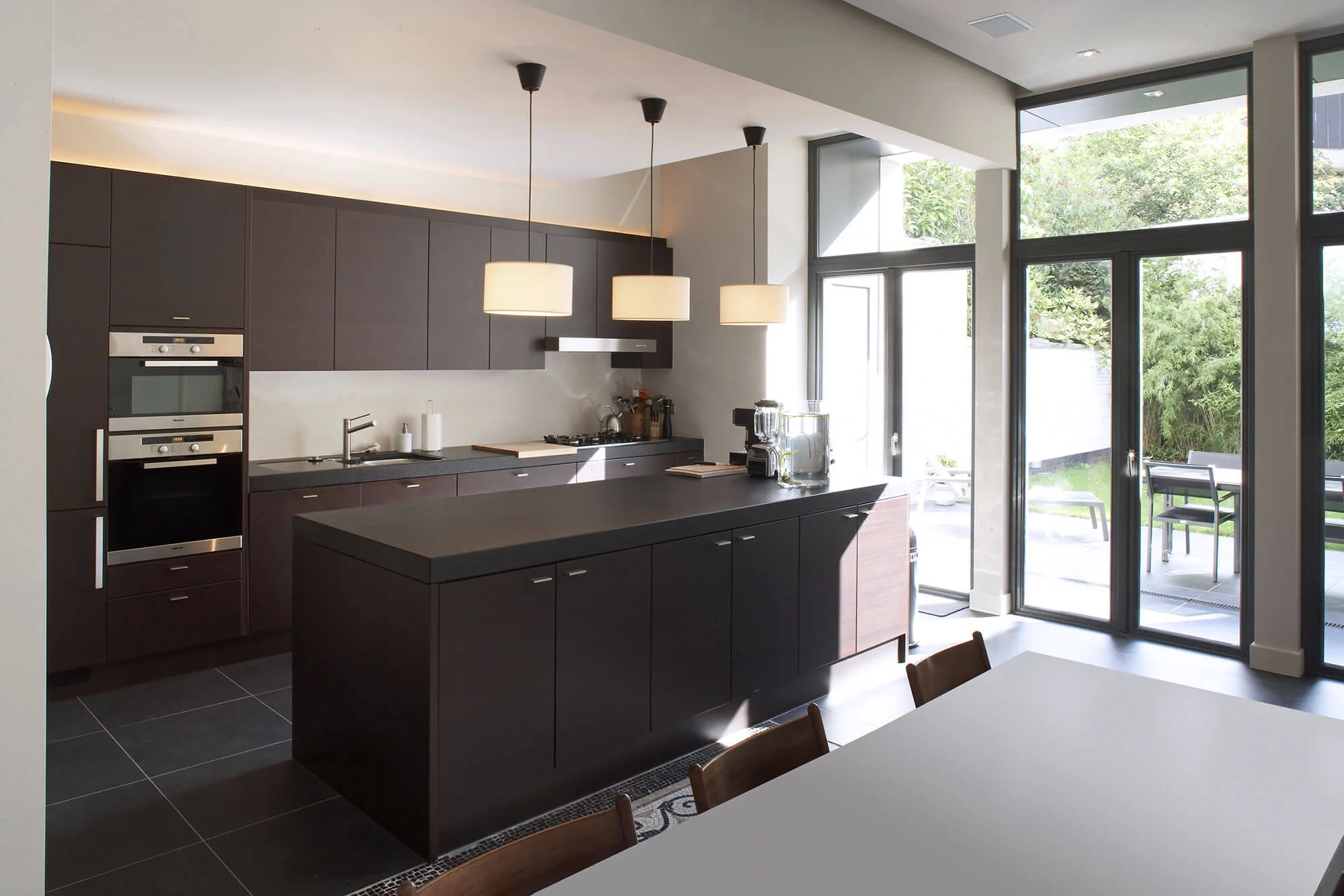 Woning_Antwerpen_tuin_inteireur_keuken_eetkamer.jpg