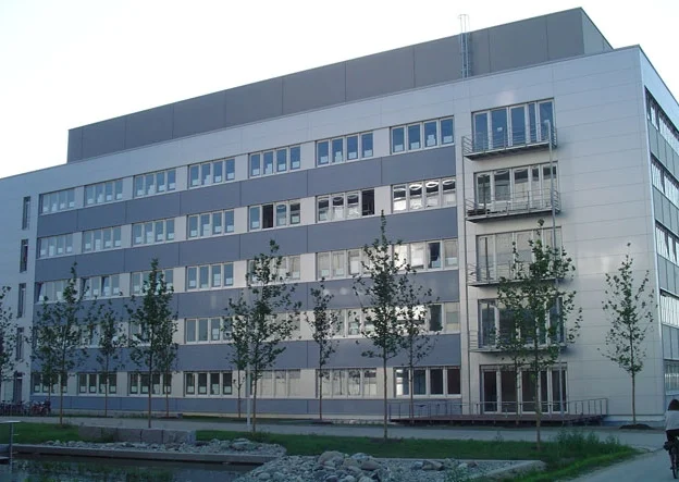 altana_f22-870x443.jpg
