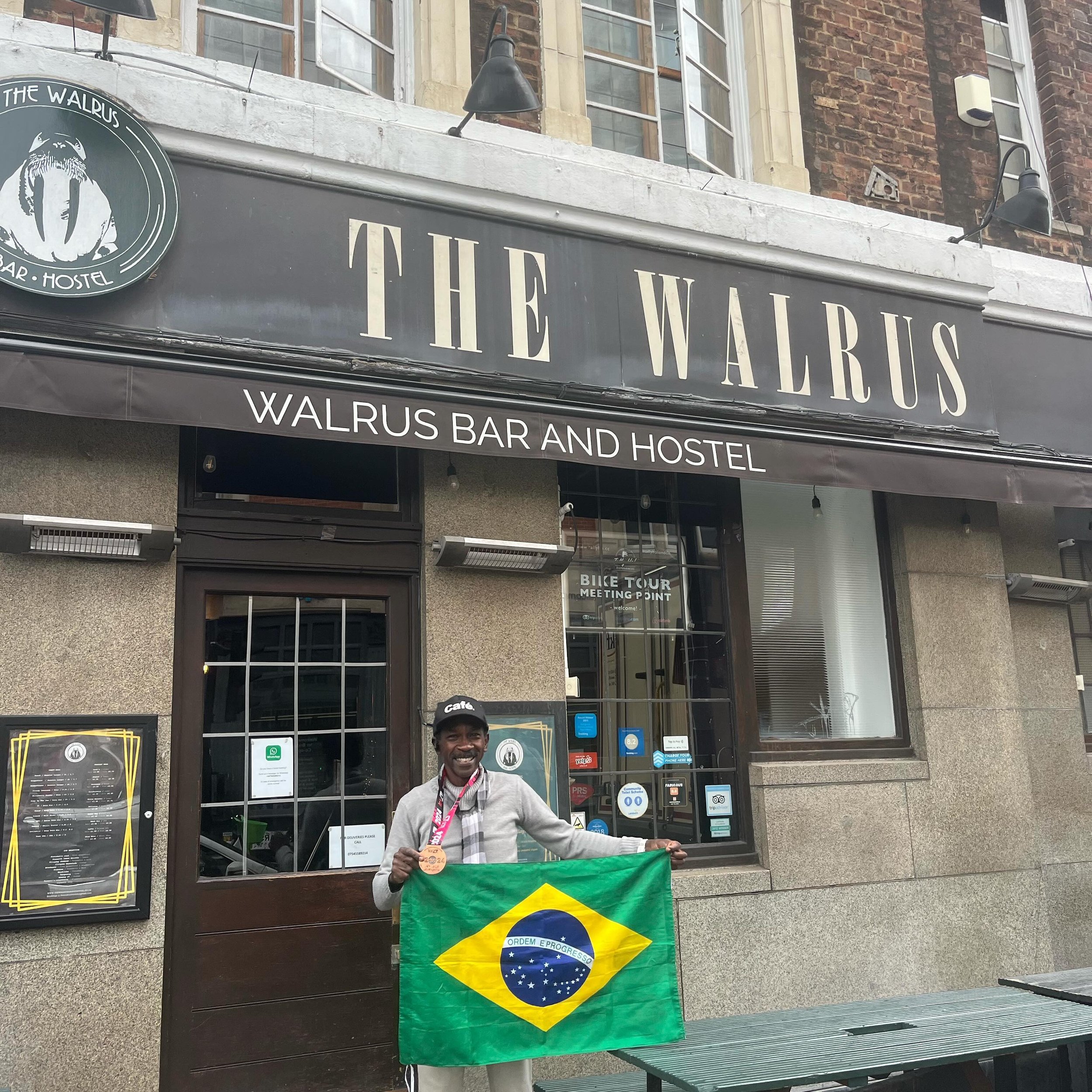 ‼️Warning, wholesome Monday post ‼️
Congratulations to our guest edimilsonmarinho 🇧🇷for completing the 2024 London marathon.
Stay at The Walrus and wake up fresh enough to run a Marathon or if that&rsquo;s not for you see all London has to offer.