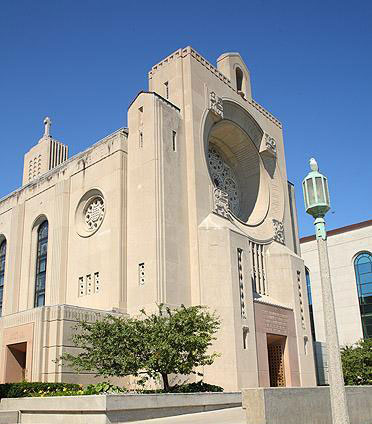 Chicago Religious Madonna Strada Chapel Loyola University Exterior