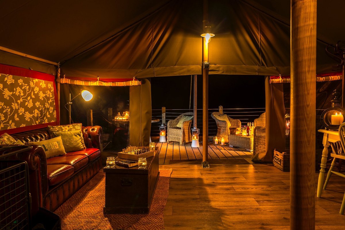 luxury-glamping-lounge-night-longlands-devon.jpg