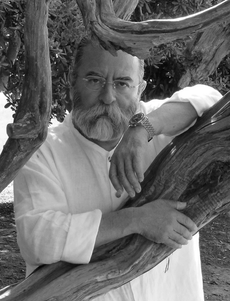 EFRAIN BLANCO Y NEGRO.jpg