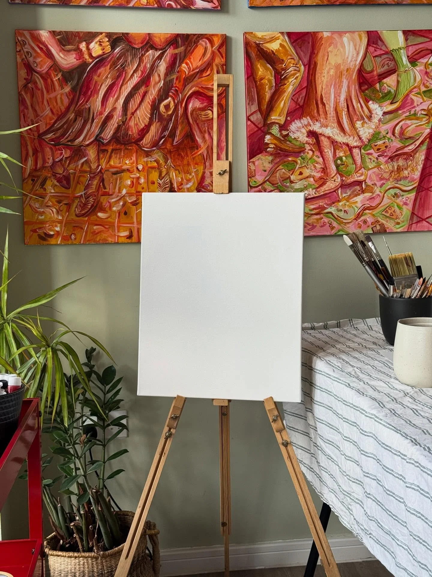 First of many blank canvases to keep me busy this year !! 🕹️

&bull;
&bull;
&bull;

#painting #dancingfeet #savethelastdance #art #weekendpainting