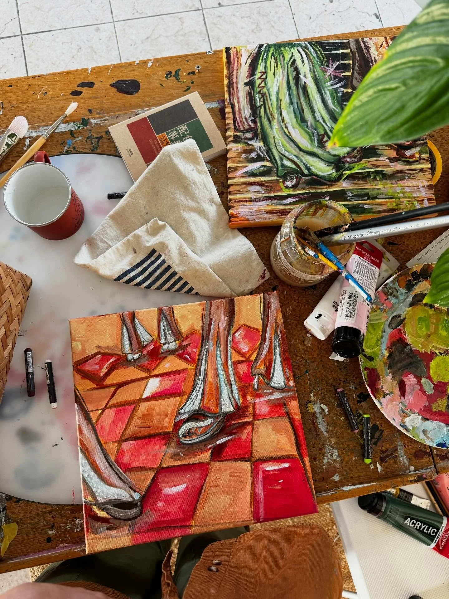 Snaps from the studio ✨ 

Lots of work in progress here! And lovinggg my new space! What would you like to see more of? 🖼️