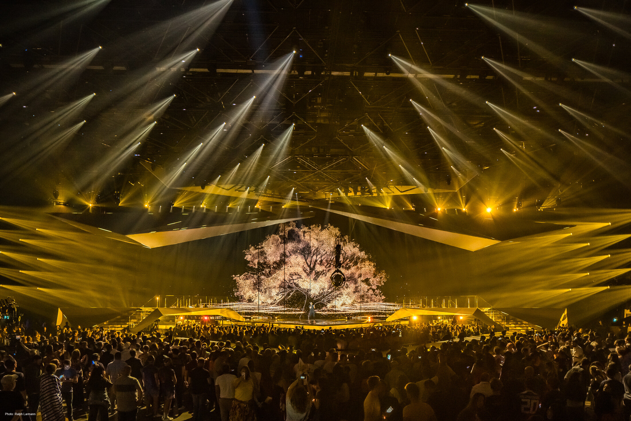 0109_LowRes-Photo-Selection_ESC-Tel-Aviv-2019_Semi-Final-One_Photo-Ralph-Larmann_-_04984.jpg