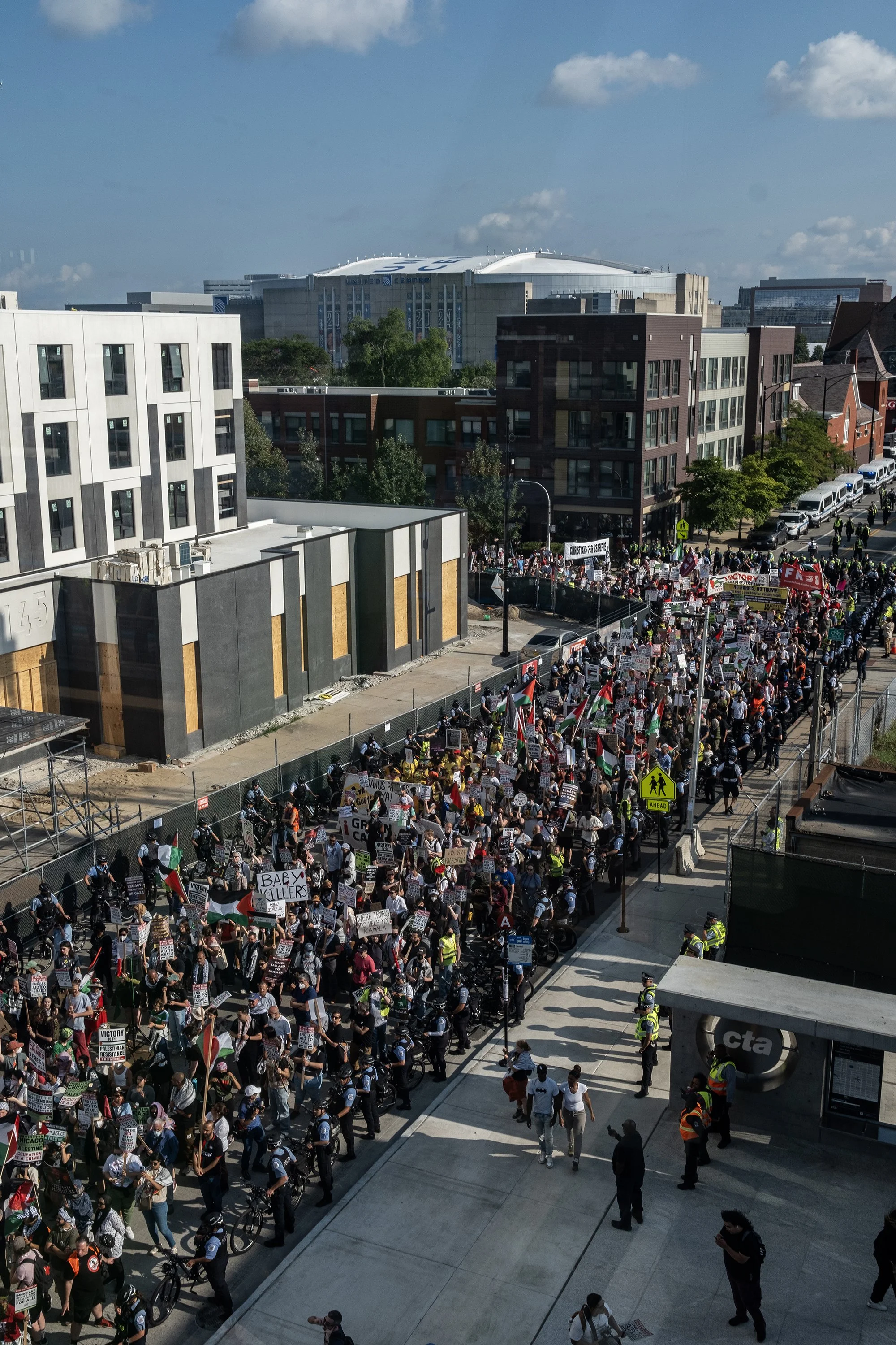 DNC-OUTSIDE-081924-VONDRUSKA-56.jpg