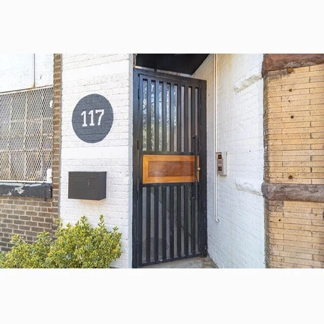 Front door details 

 #design #architecture #lighting #builders #nycbusiness #brooklyn #trades #minimal #interiors #bedroominspo #bathroominspo #kitcheninspo #designdaily #architecturelovers #architexture #interiorstyling #interiorinspiration #homein