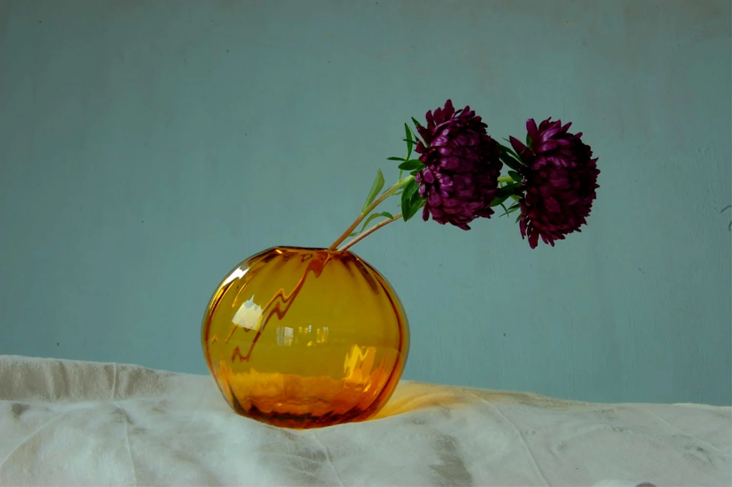 Gul daggry globe vase