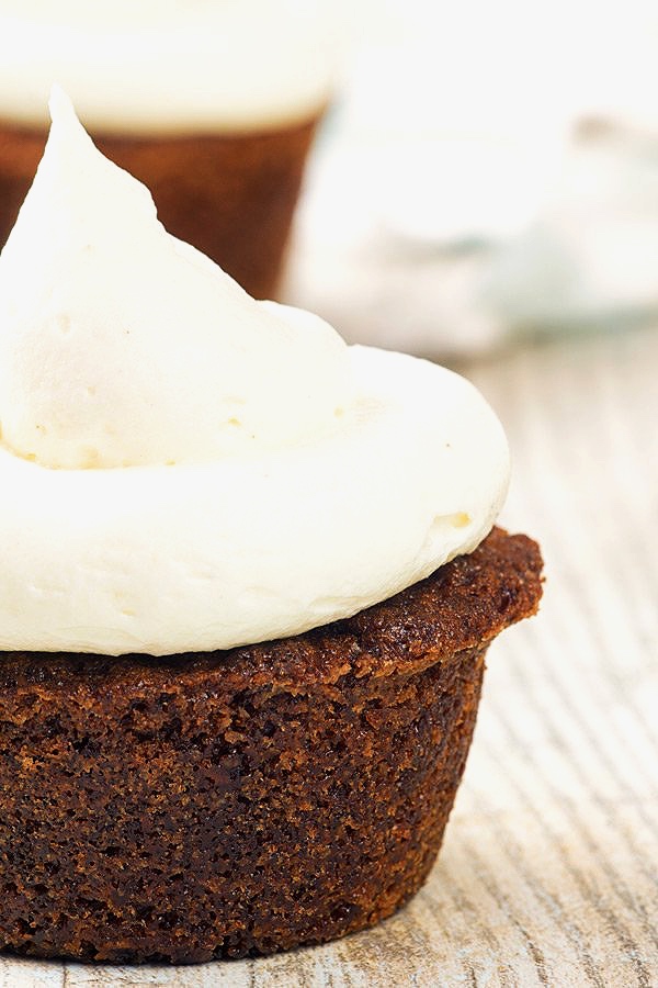EASY-CARROT-CAKE-MUFFINS-1.jpg
