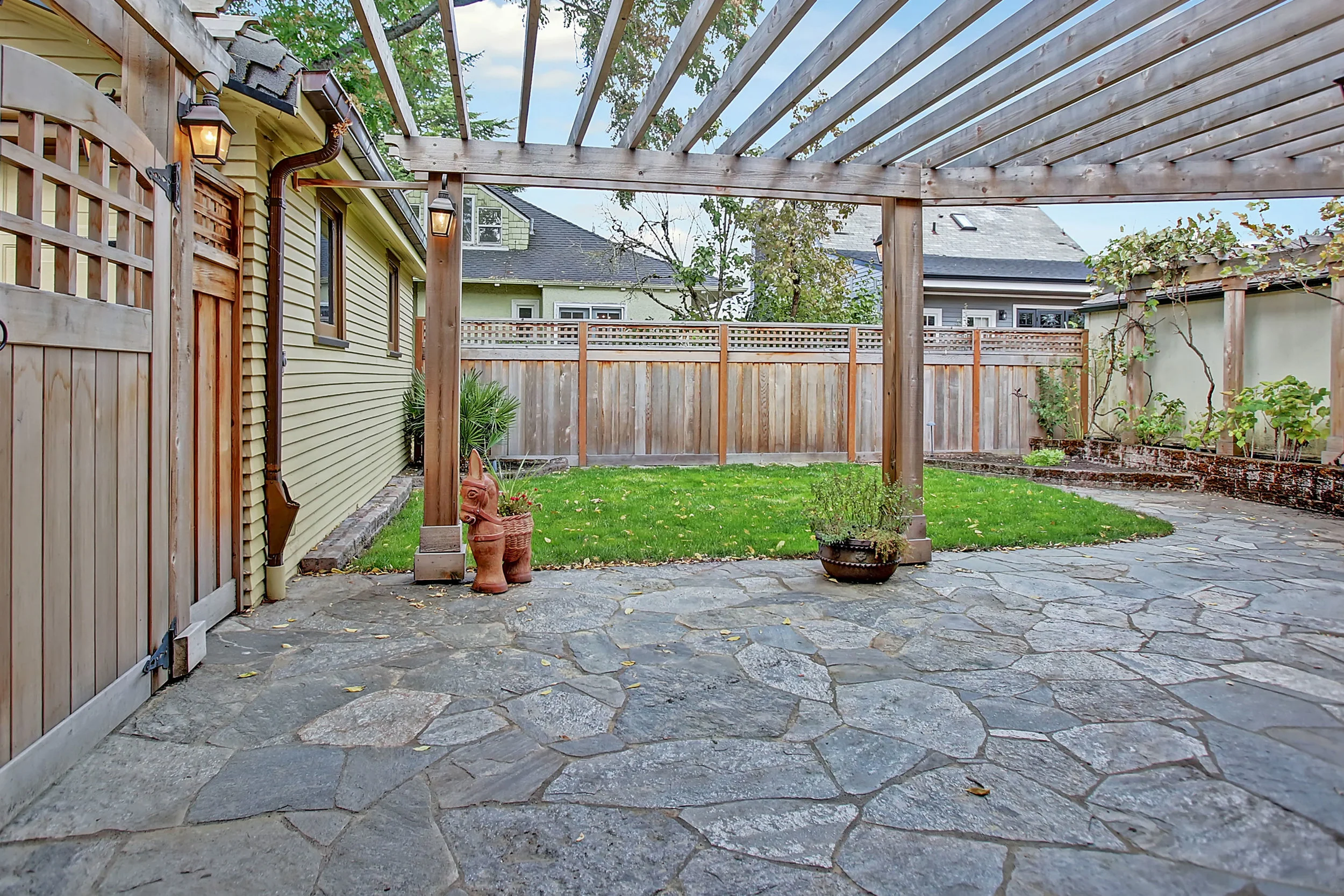 2847 NE Hamblet St - Portland - 39.jpg