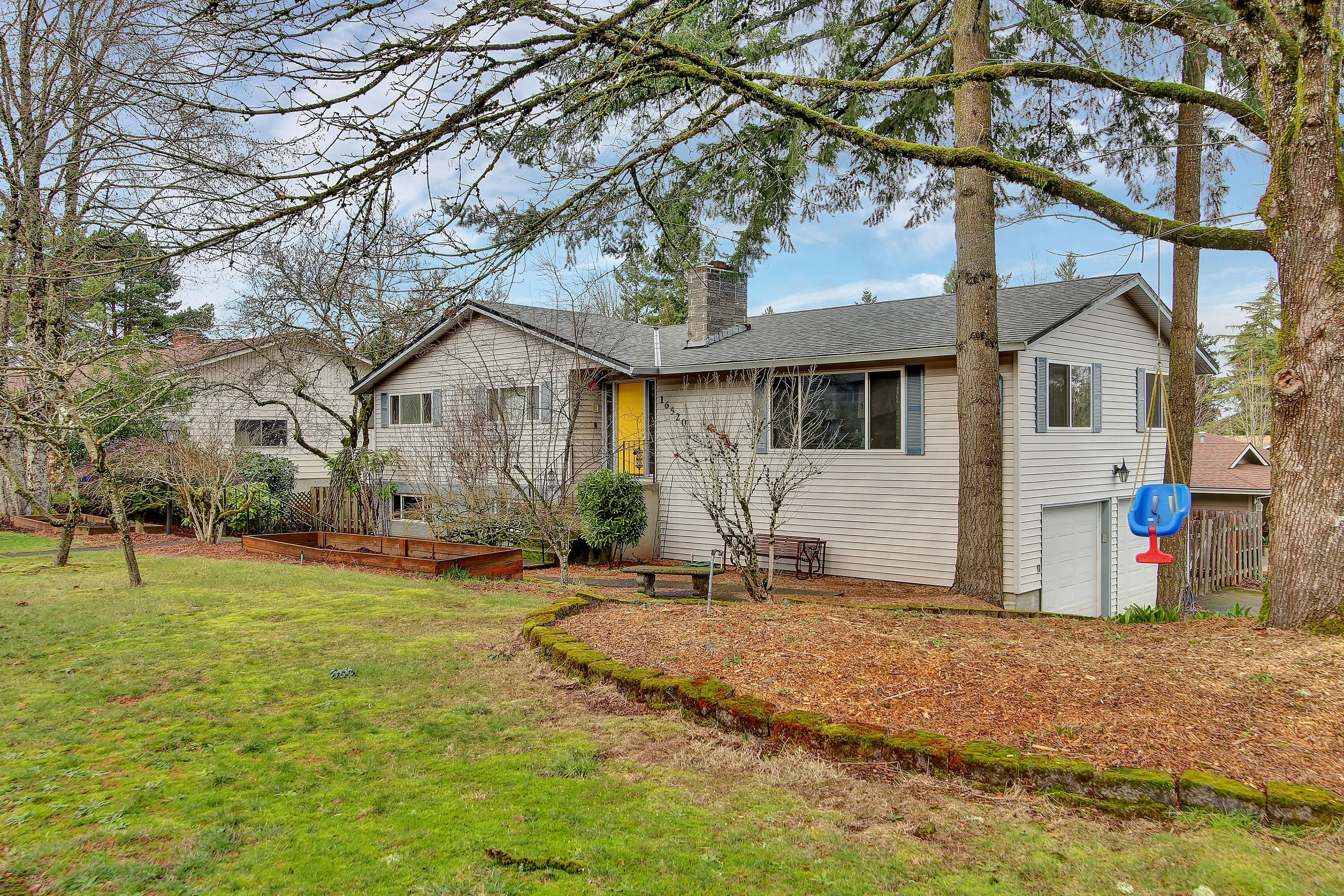 6520 Nottingham Dr - Gladstone- 03.jpg