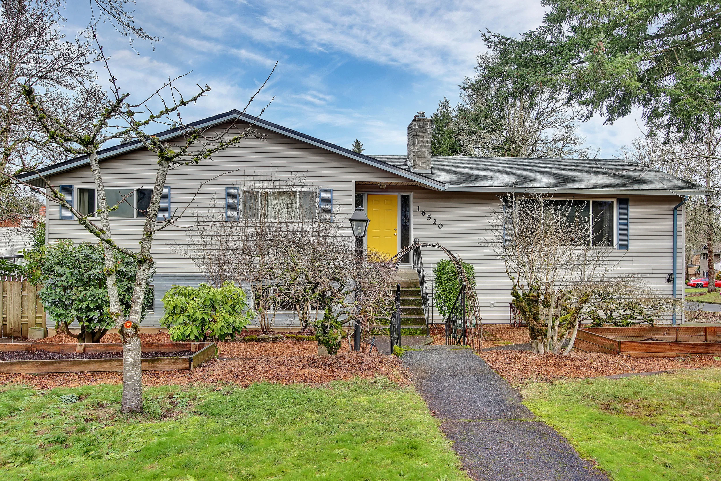6520 Nottingham Dr - Gladstone- 01.jpg