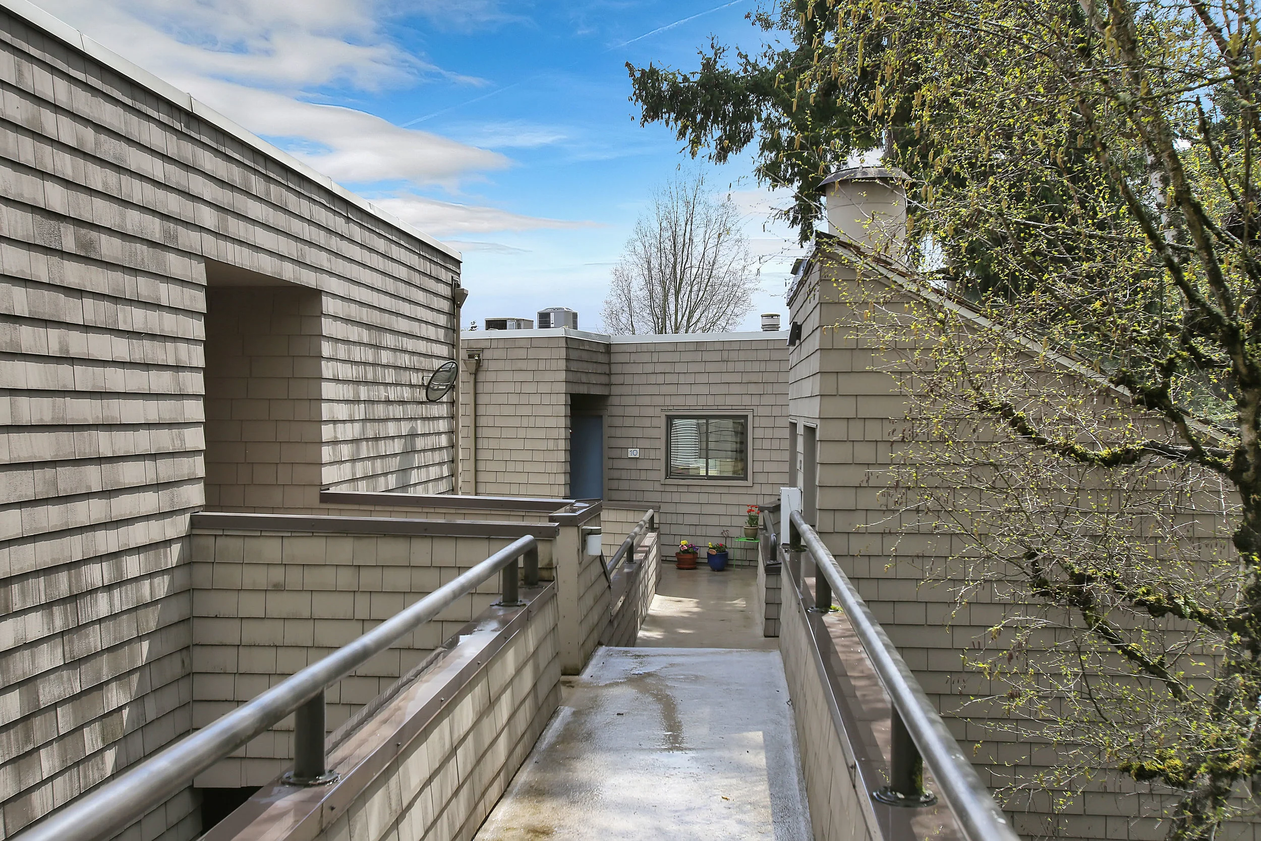 5858 SW Riversridge Ln - Unit 10 - Portland - 02.jpg