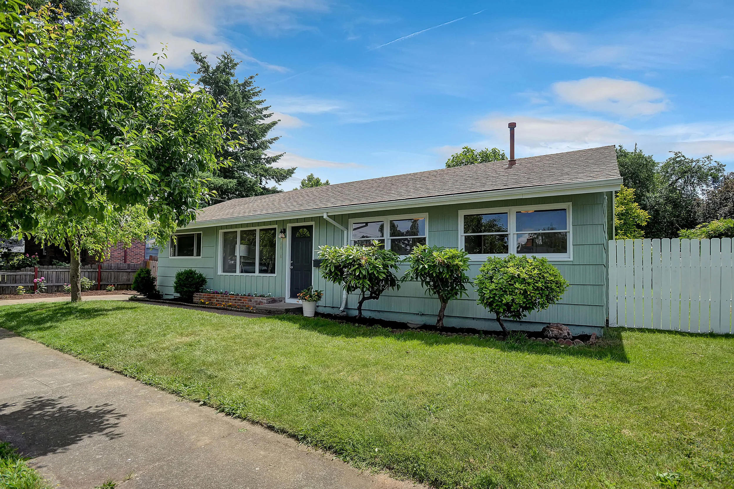 8818 NE Everett St - Portland-05.jpg