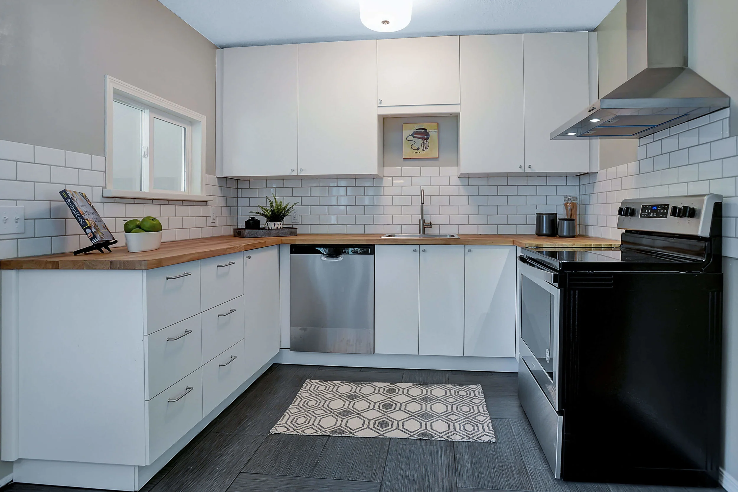 8818 NE Everett St - Portland-10.jpg