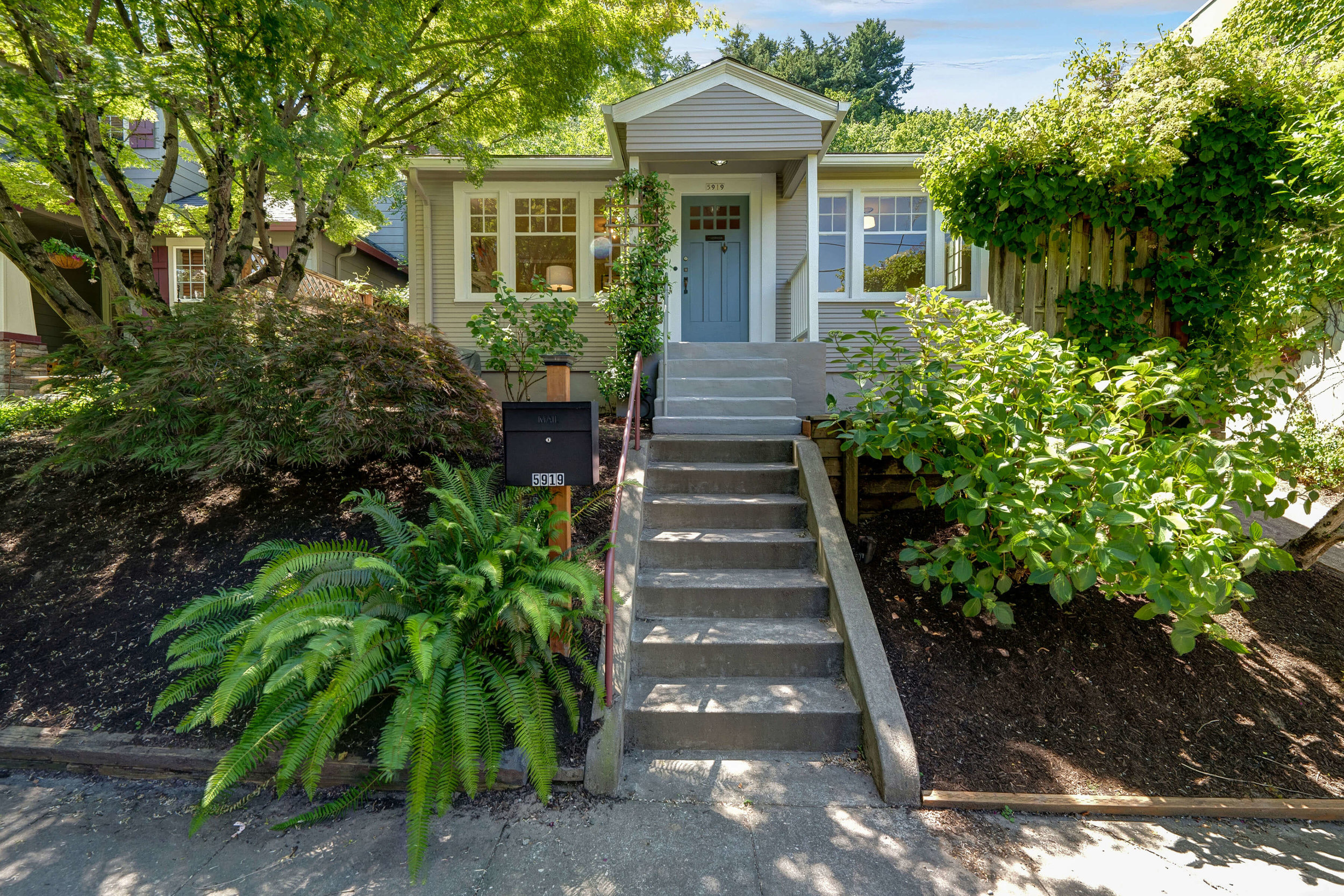 5919 SW Corbett Ave.&lt;strong&gt;SOLD&lt;/strong&gt;