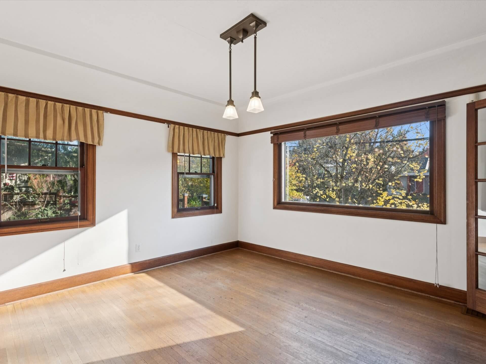 14-NE Hassalo St - Portland - 066.jpg