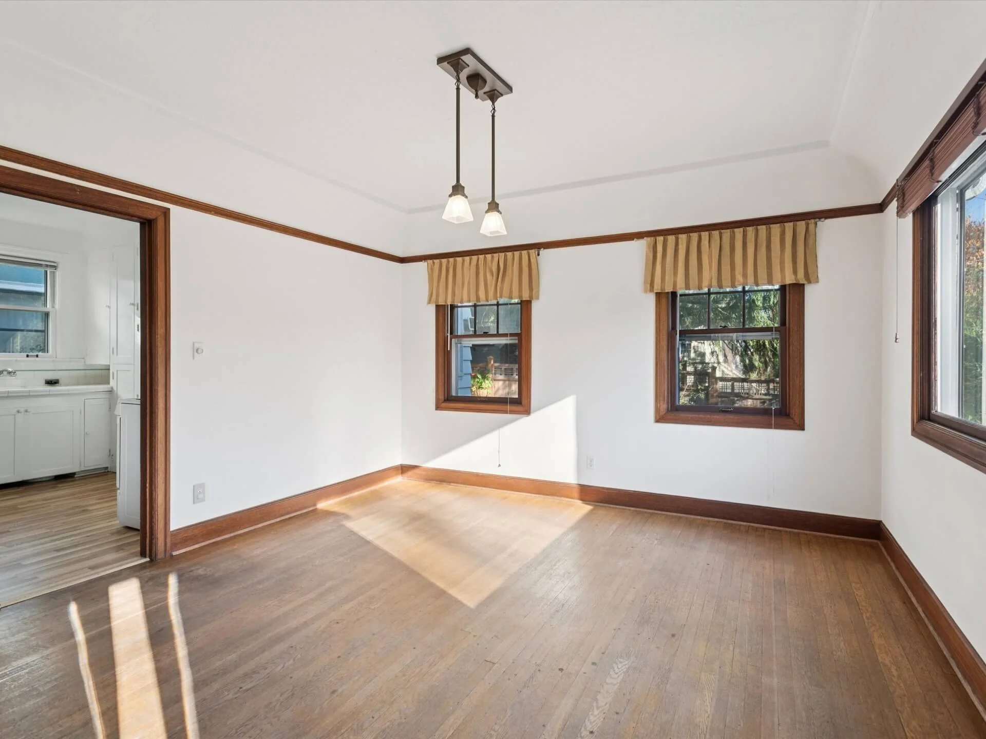 16-NE Hassalo St - Portland - 076.jpg