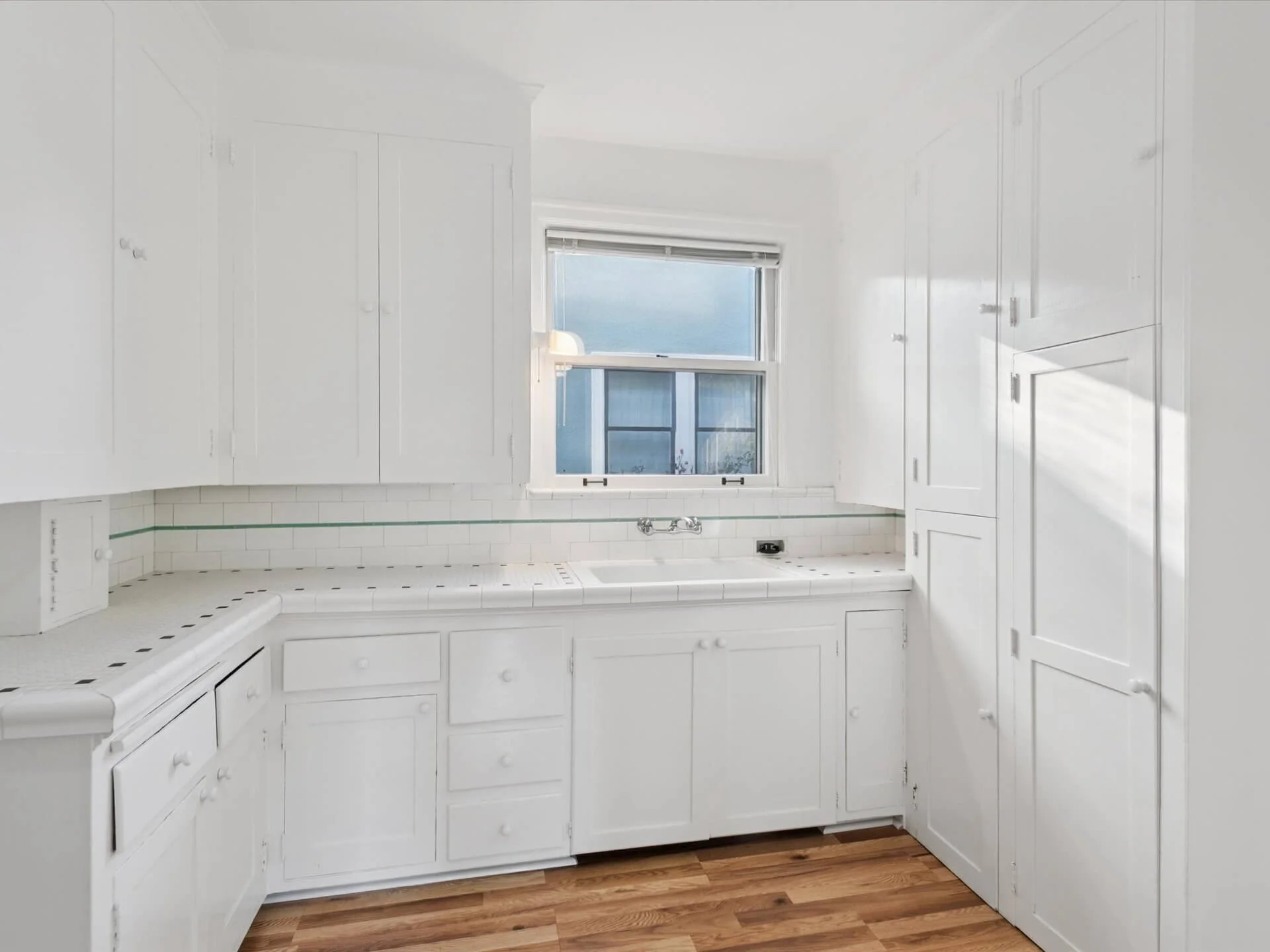 19-NE Hassalo St - Portland - 091.jpg