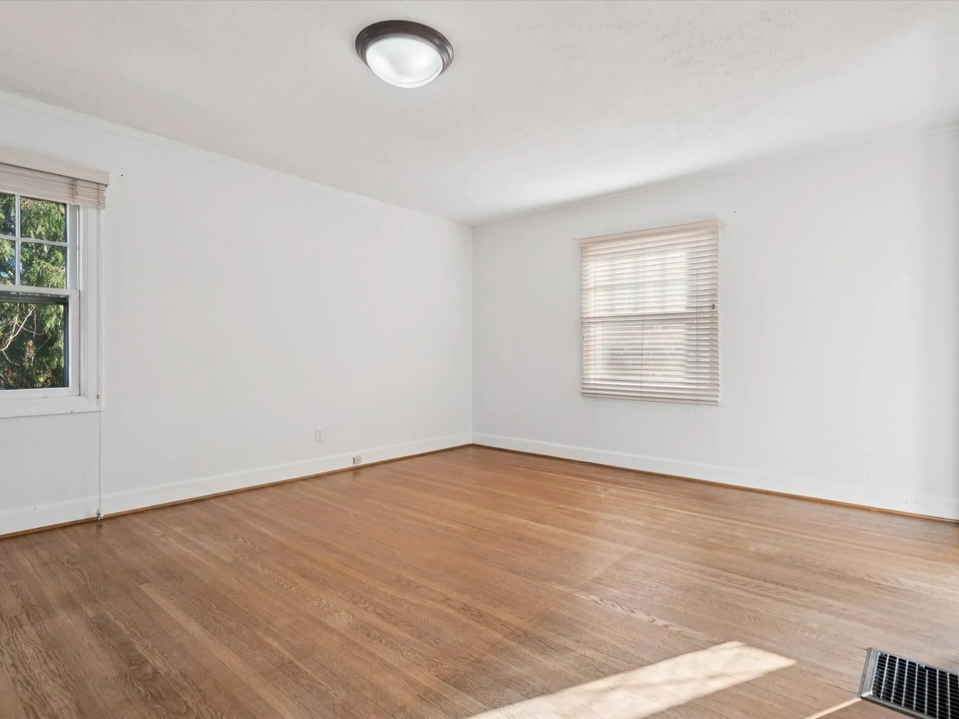 22-NE Hassalo St - Portland - 106.jpg