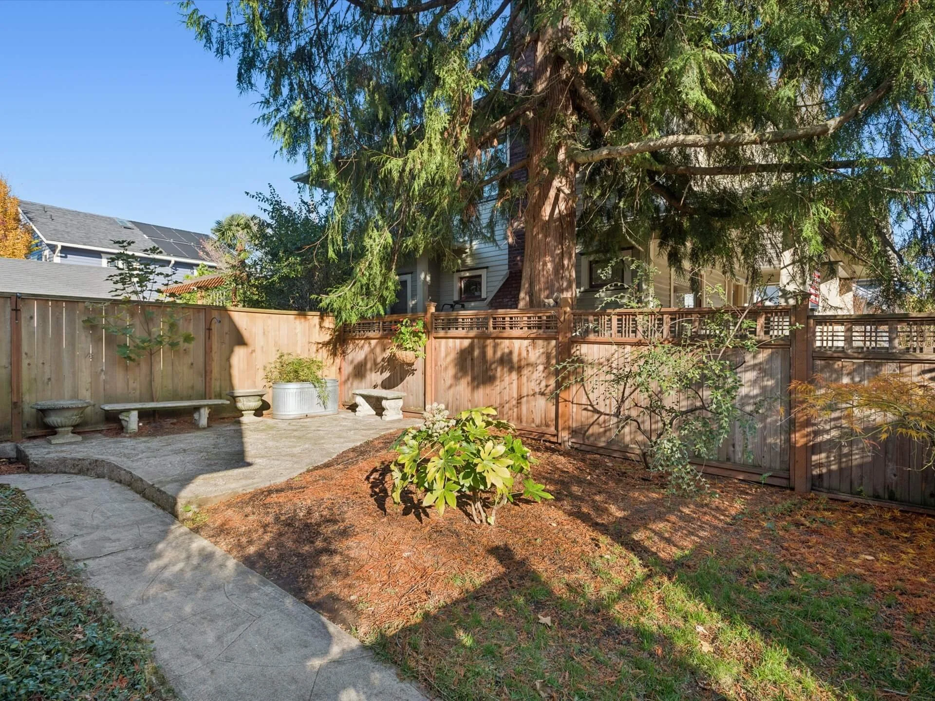 39-NE Hassalo St - Portland - 191.jpg